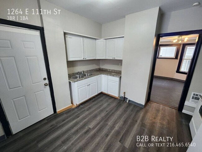 Building Photo - 1264 E 111th St