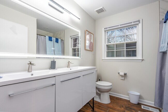 Building Photo - 12225 Chicamauga Trail SE