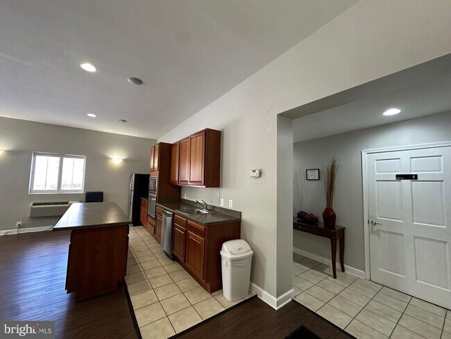 Building Photo - 6147 Leesburg Pike