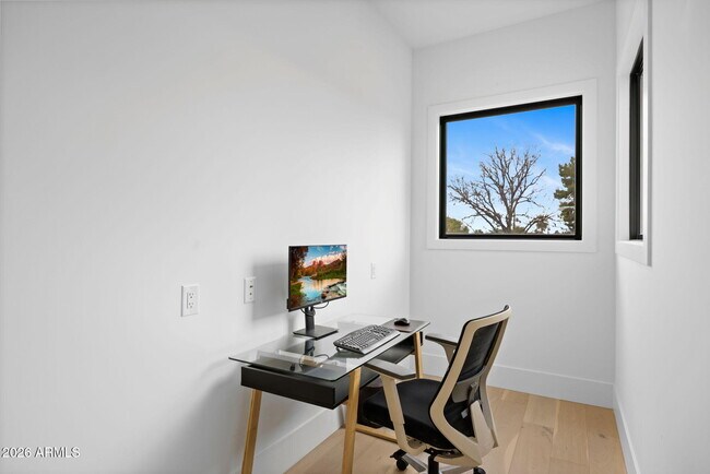 Building Photo - 4145 N 42nd Pl