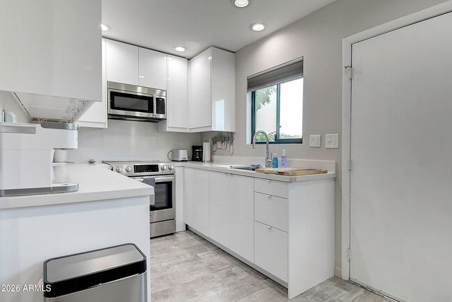 Building Photo - 4610 N 68th St