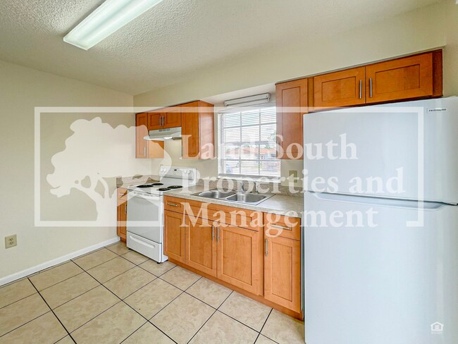 Building Photo - 5825 Charlton Dr