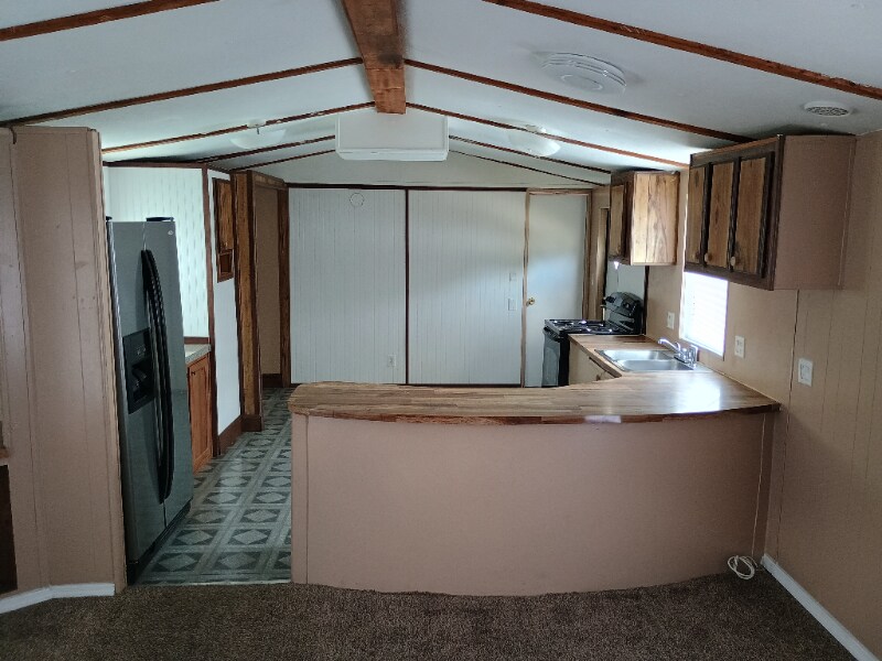 Building Photo - 144 SE Guinevere Ct