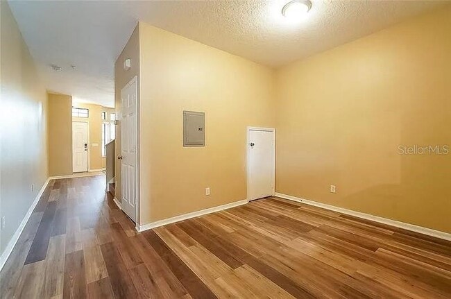 Building Photo - 6001 Scotchwood Glen