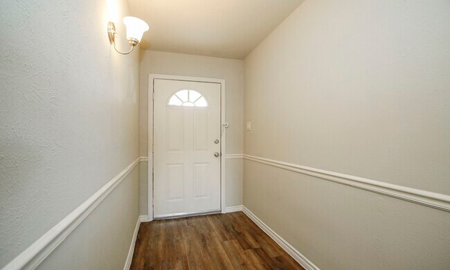 Building Photo - 17626 Bullis Gap Dr