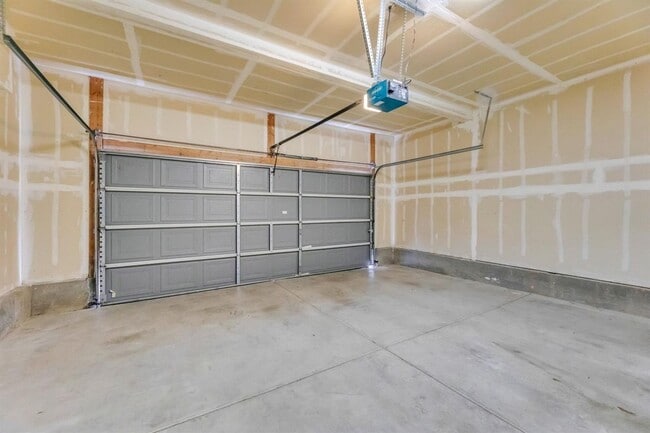 Building Photo - Beautiful 3 bed 2.5 bath in Natomas!