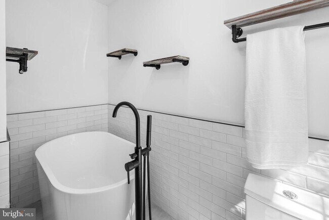 Building Photo - 758 Carpenter Ln