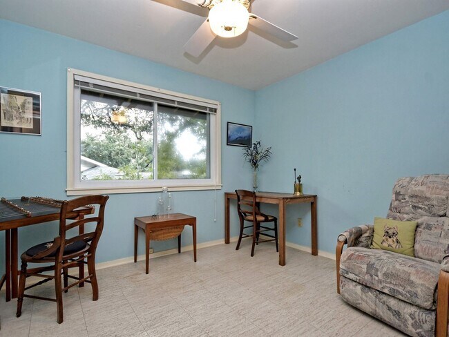 Building Photo - 6001 Highland Hills Dr