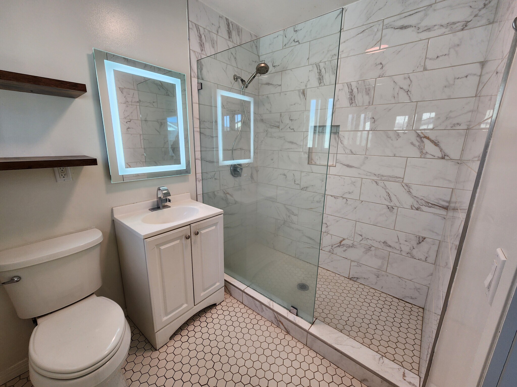 Building Photo - 10449 Cantara St