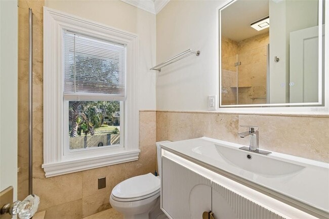 Building Photo - 344 21st Ave NE