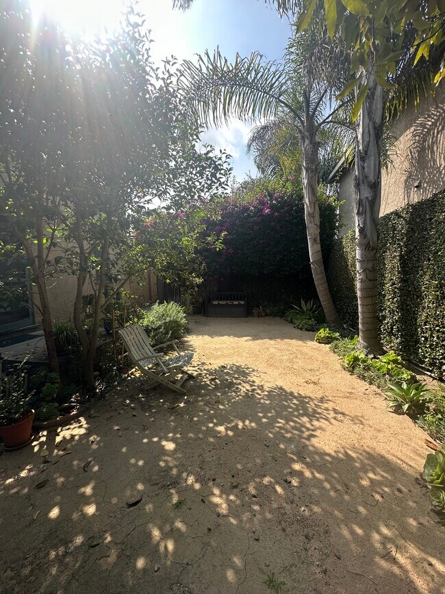 Primary Photo - 9038 Carson St