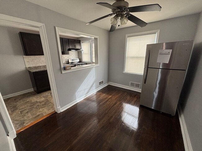 Building Photo - 2 Bedroom plus basement