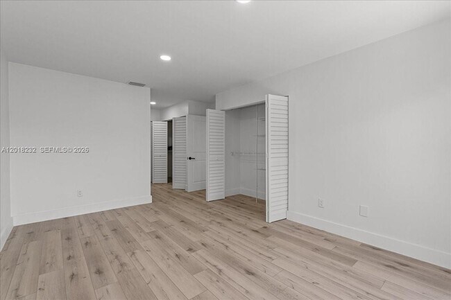 Building Photo - 3737 Alcantara Ave
