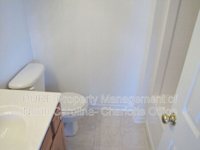 Building Photo - 2910 Bridgeville Ln