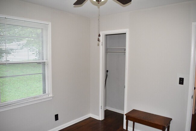 Building Photo - 3 Bed/2 Bath Home in East Nashville, Fenced Yard, Hardwood Floors, Minutes to Shelby Bottoms