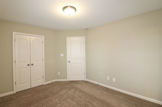 Building Photo - Spacious 4-Bedroom Home with Fireplace in Fayetteville, NC - A Must-See Rental Property!