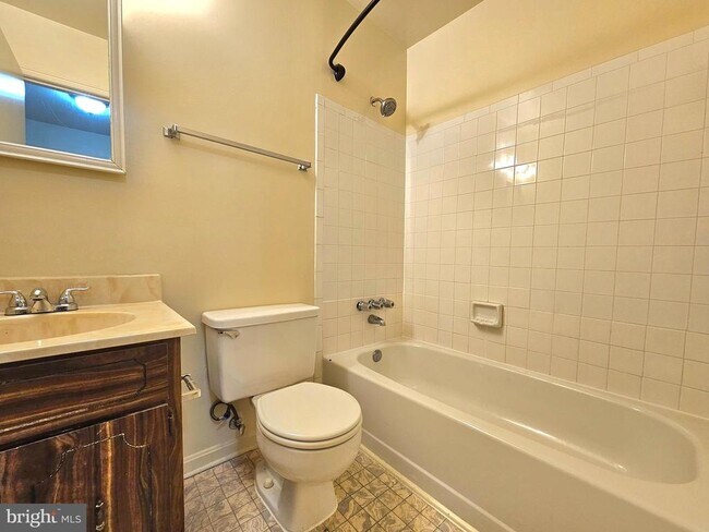 Building Photo - 4719 Gainsborough Dr