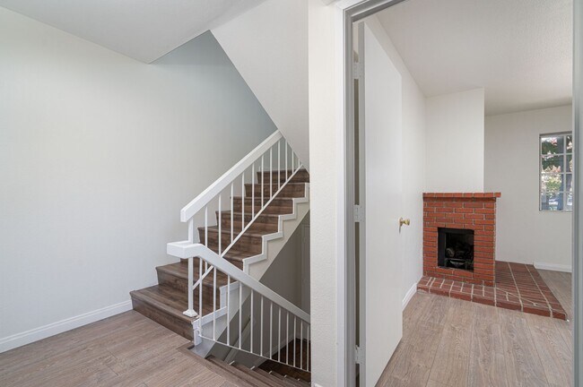 Building Photo - Costa Mesa Townhome with Loft | 2BR, 2.5BA...