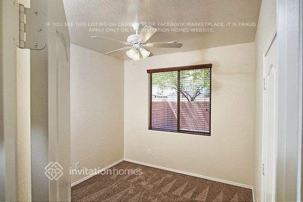 Building Photo - 9848 E Escondido Ave