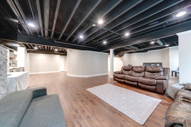 Building Photo - 1800 Sawgrass St