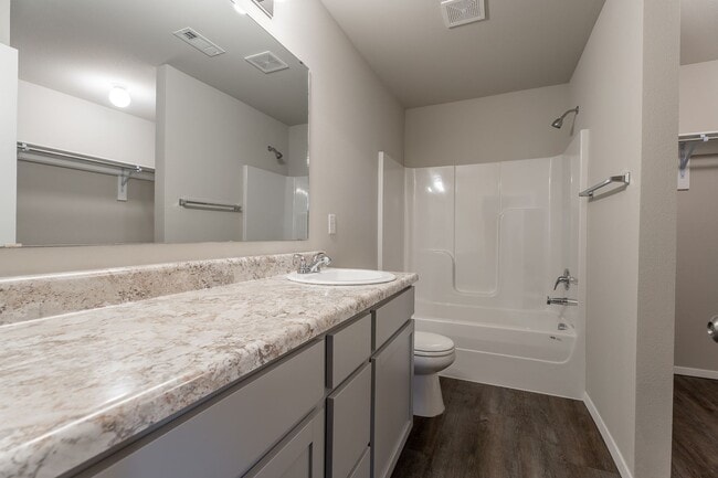 Building Photo - 3-bedroom 2 bath Duplex in Lincoln!!