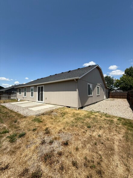 Building Photo - 1353 E Raymond Dr