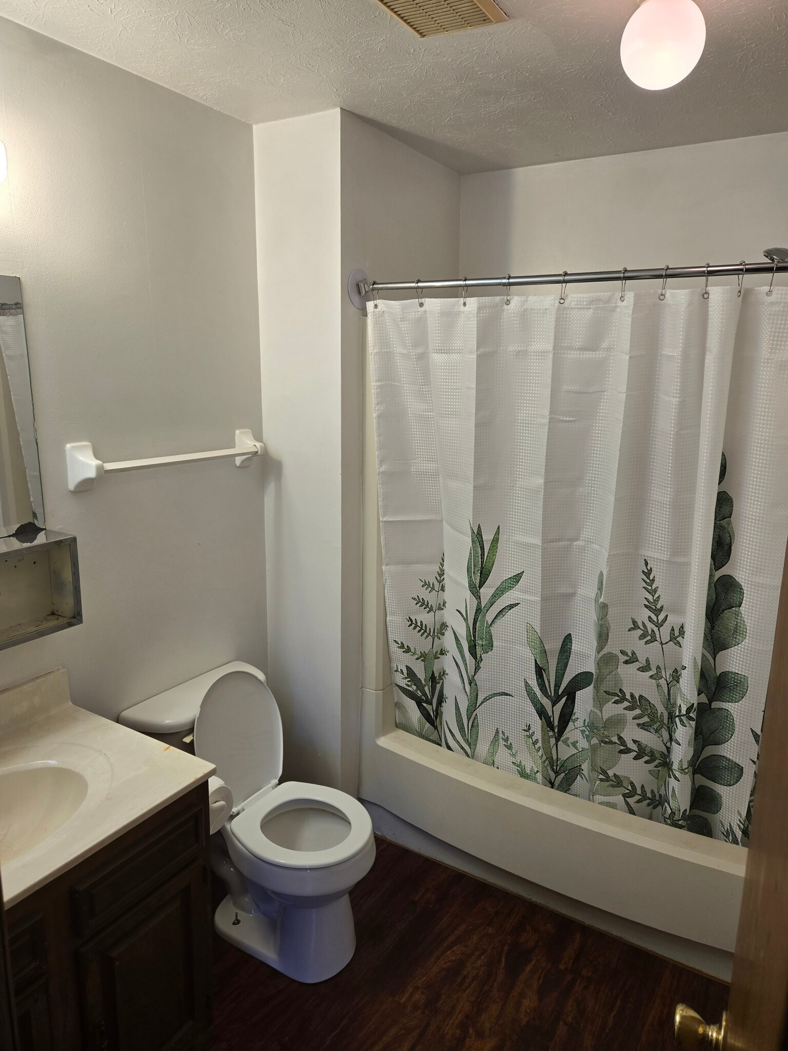 Full bath - 5645 Chatford Dr