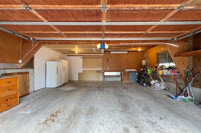 Building Photo - Large Home on Large Lot in Sequim