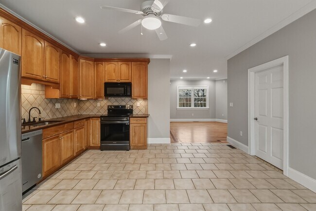 Building Photo - 1327 Liberty St