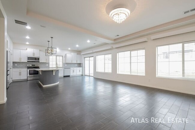 Building Photo - 5560 N Cathay Ct