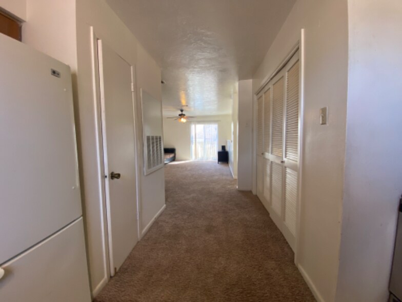 Building Photo - 402 Summer Ct