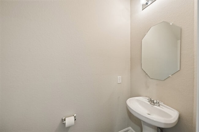 Building Photo - 3580 Cannon Dr