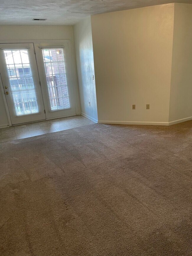 Building Photo - 4 Bedroom 2 Bathroom 2nd Floor