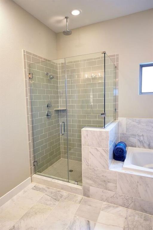 Building Photo - 5839 E Post Oak Ln