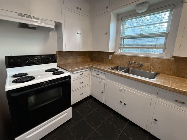 Building Photo - 2214 Piedmont Pl