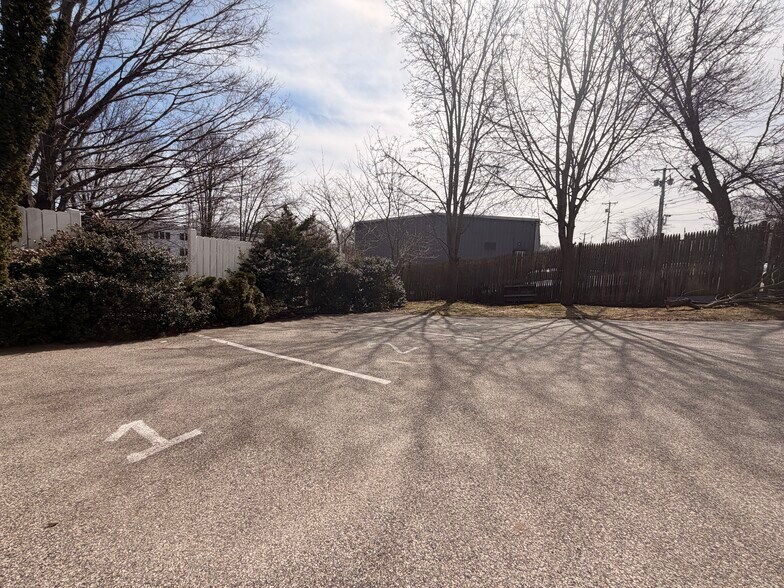 Building Photo - 532 East St