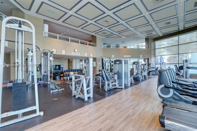 Building Photo - 3101 S Ocean Dr