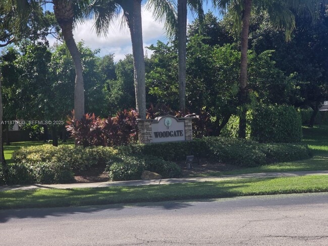 Building Photo - 15798 Woodgate Ct