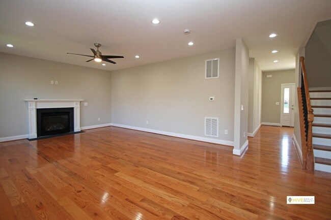 Building Photo - Upscale rental in Harrisonburg!