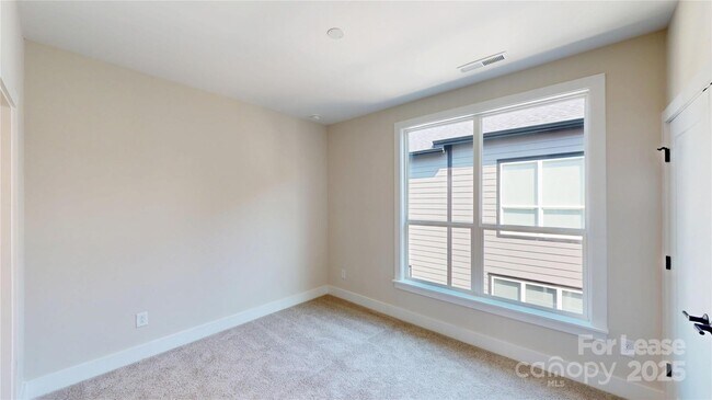 Building Photo - 407 Devender Ln