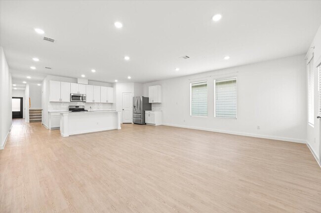 Building Photo - Spacious 4-Bed Home with Modern Upgrades, Fenced Yard & Community Pool in San Antonio