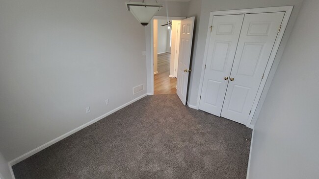 Building Photo - Welcome To An Adorable And Well-Maintained 3-Bedroom Home