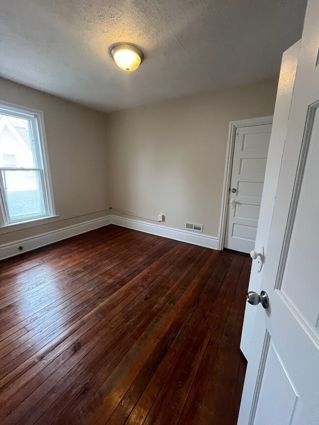 Building Photo - 154 Straight Ave SW