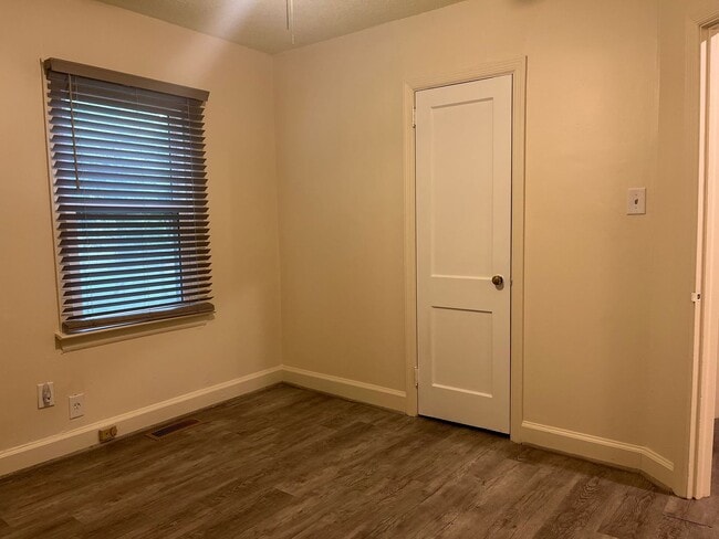 Building Photo - Beautiful Ranch Home In Central Raleigh, A...