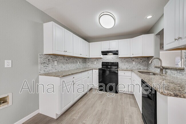 Building Photo - 1812 Medina Dr