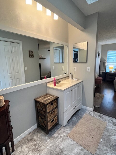 Building Photo - Beautiful Like New Home For Rent in Brandon!