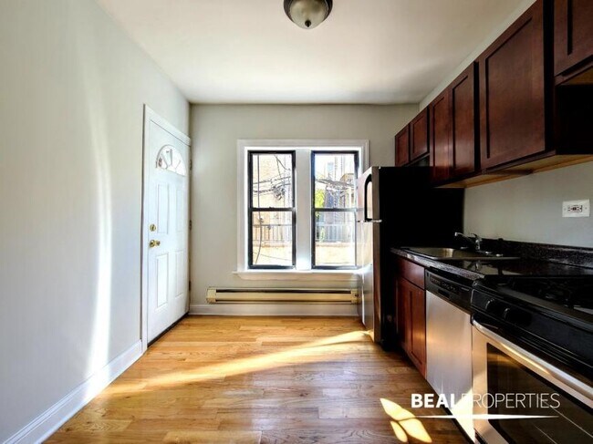Building Photo - 0 bedroom in CHICAGO IL 60657