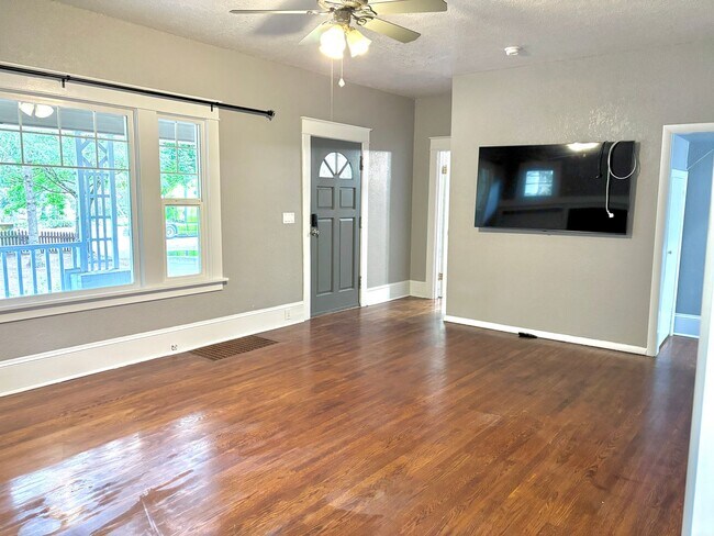 Building Photo - Spacious Pleasant Valley Home with Fenced Back Yard, Detached Garage, and Large Front Porch