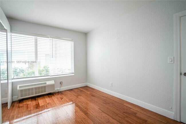 Building Photo - 7325 Carlyle Ave