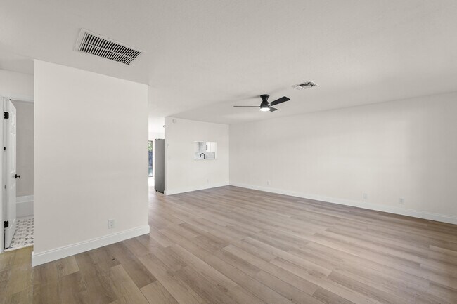 Building Photo - 7406 Willow Spring Cir N